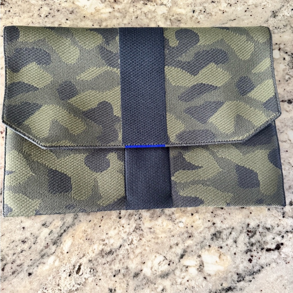 Rothy's Green and Black Camouflage Laptop Case